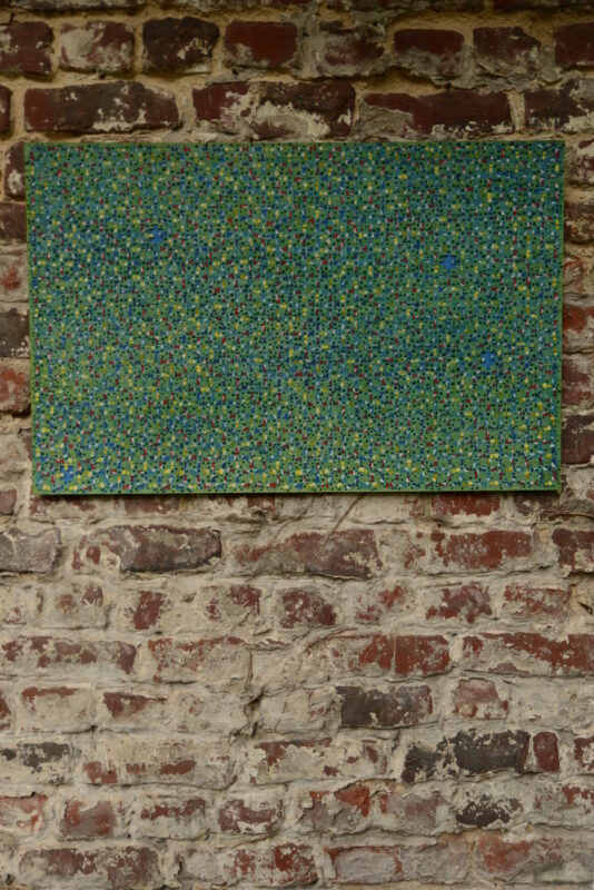 Banc de Poissons-Cool" # 002.001, 2023 - Encre acrylique, encre aquarelle, pastels à l'huile et peinture façonnable sur carton (puzzle de récupération) collé sur feutre - L 52 cm x H 38 cm x Ép 0,5 cm